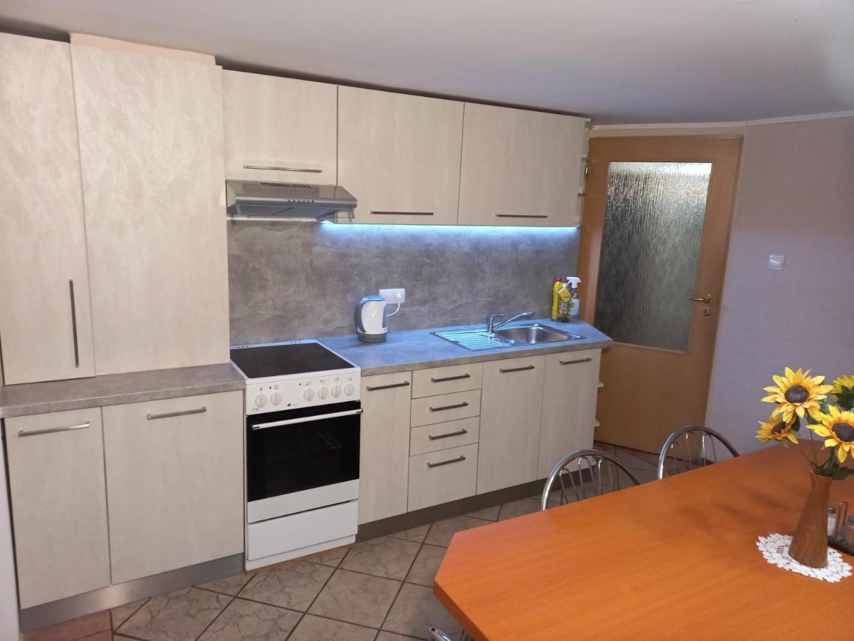 Apartman Elegant Bešeňová Exteriör bild