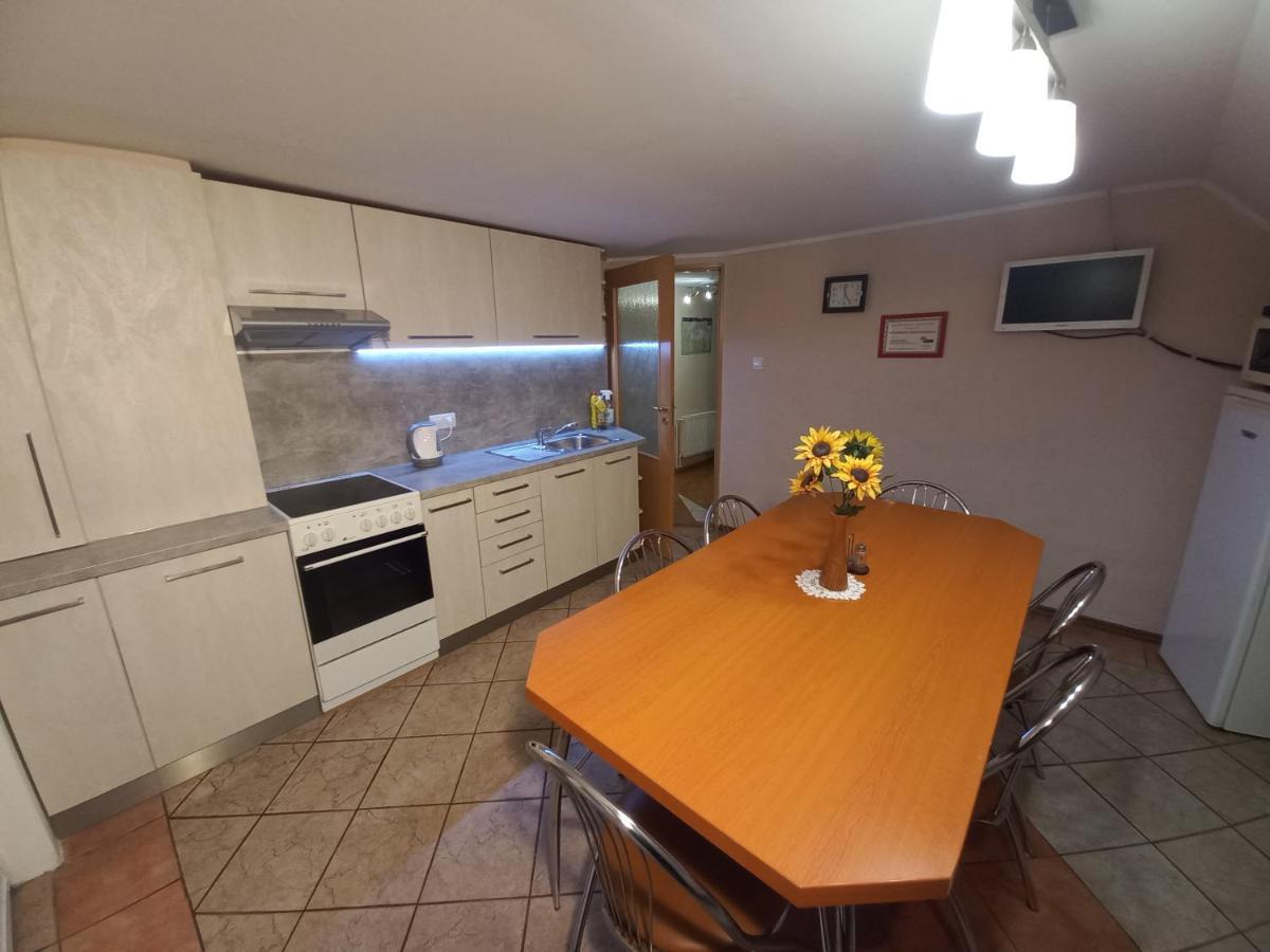 Apartman Elegant Bešeňová Exteriör bild