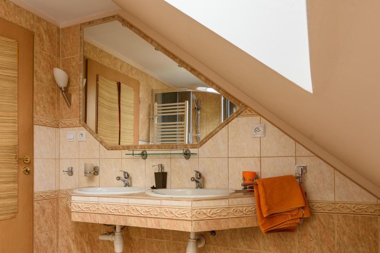 Apartman Elegant Bešeňová Exteriör bild