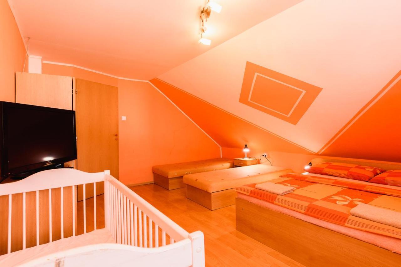 Apartman Elegant Bešeňová Exteriör bild