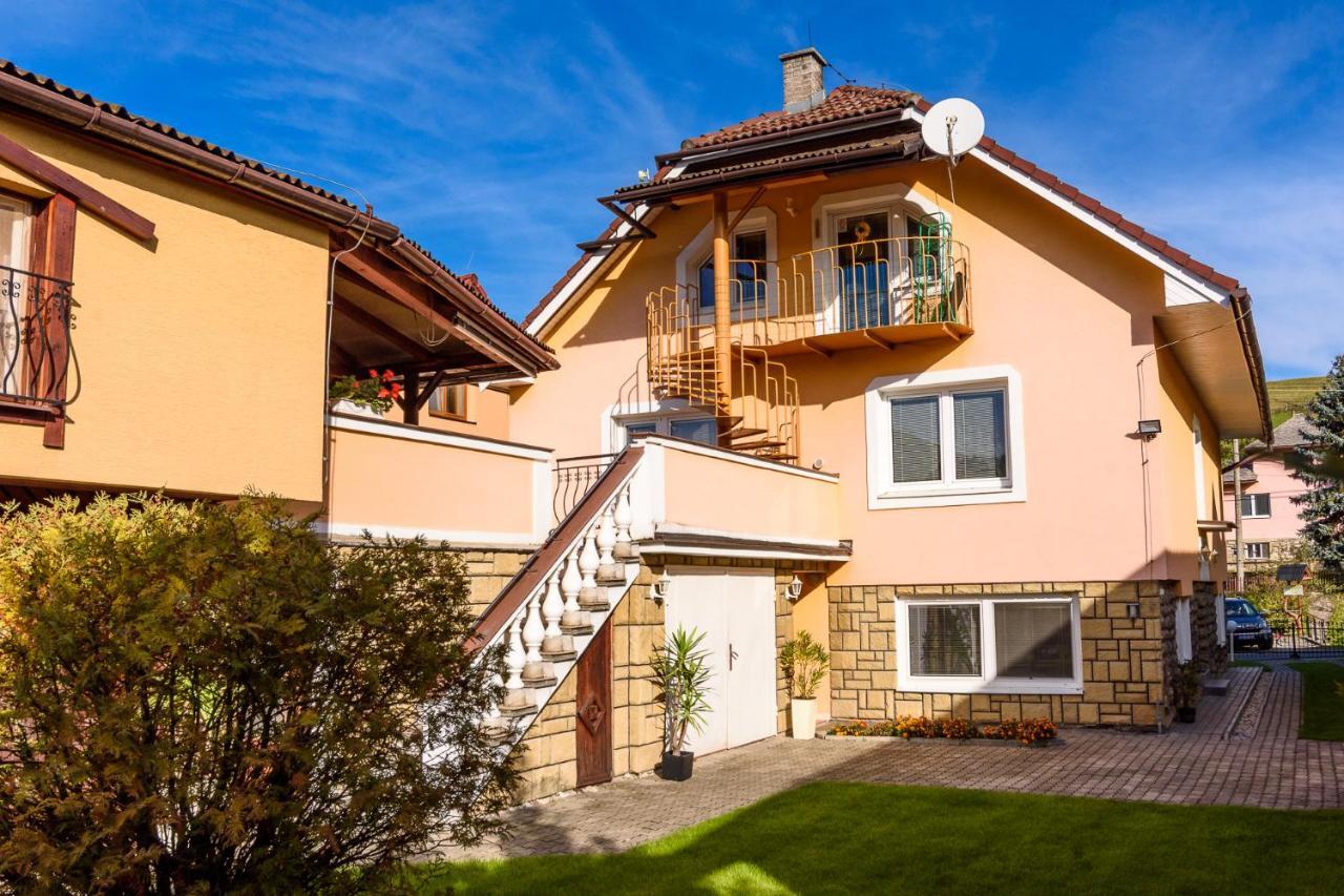 Apartman Elegant Bešeňová Exteriör bild